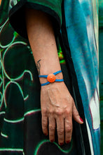 Cargar imagen en el visor de la galería, Brazalete MANZANARES
