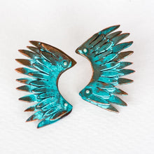 Cargar imagen en el visor de la galería, Aretes Alas Patina Grande

