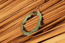 Cargar imagen en el visor de la galería, Collar SER patina
