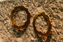 Cargar imagen en el visor de la galería, Aretes SER Dorado.
