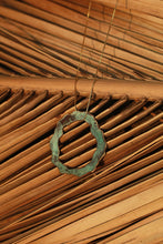 Cargar imagen en el visor de la galería, Collar SER patina
