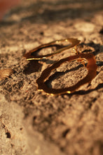 Cargar imagen en el visor de la galería, Aretes SER Dorado.
